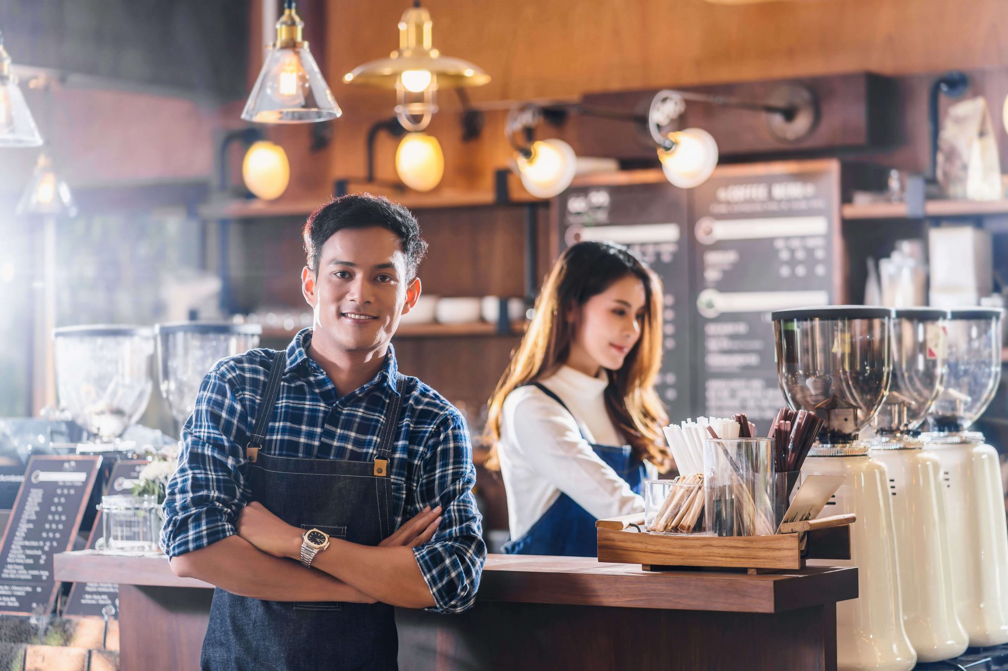 portrait-of-asian-young-small-business-owner-with--SYHGGX8 | Arquiconsult - Soluções Microsoft Dynamics 365: Arquiconsult é uma empresa Consultora de Sistemas de Informação - 8846