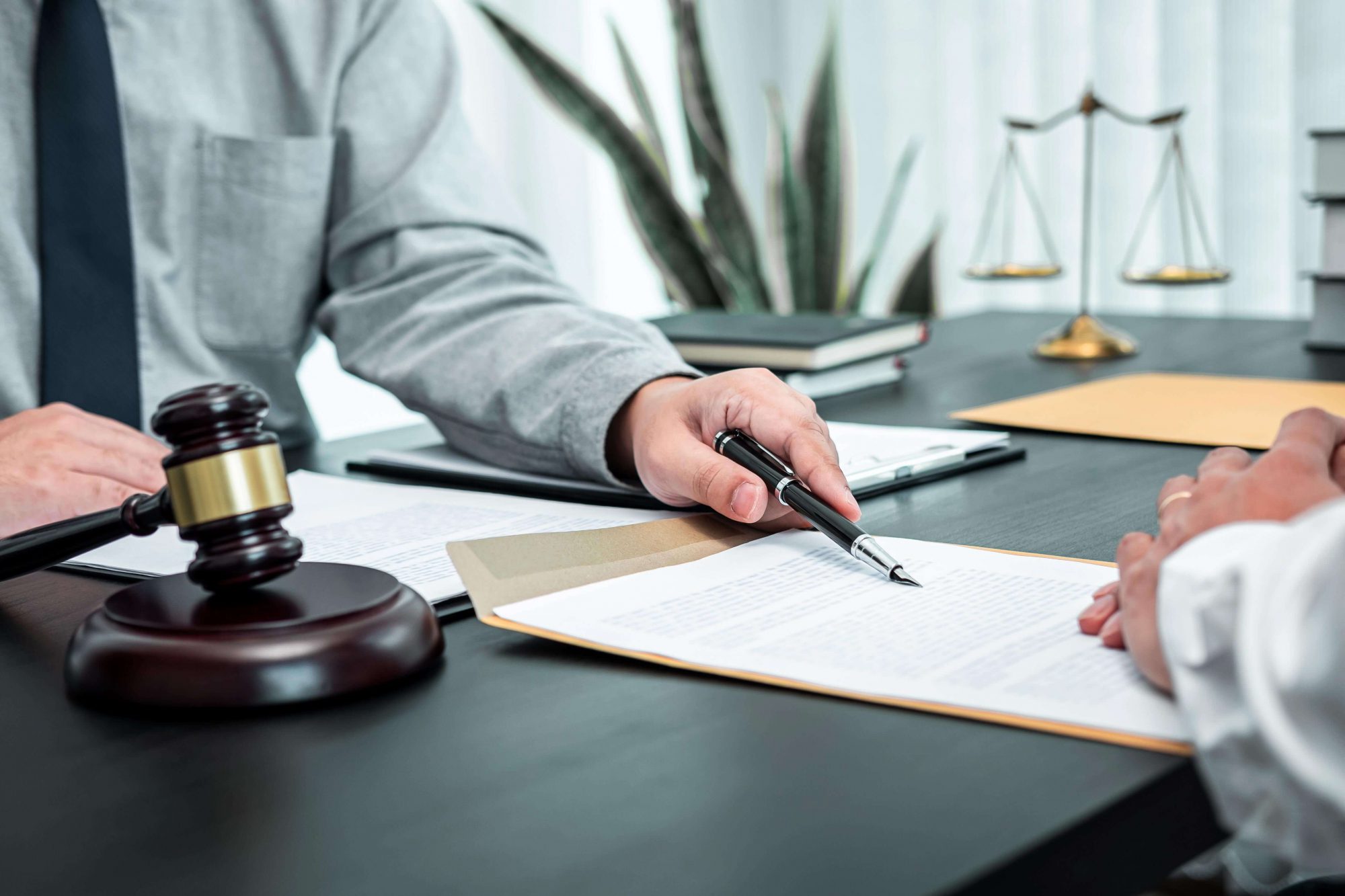 male-lawyer-discussing-negotiation-legal-case-with-AC56G3W | Arquiconsult - Soluções Microsoft Dynamics 365: Arquiconsult é uma empresa Consultora de Sistemas de Informação - 14456
